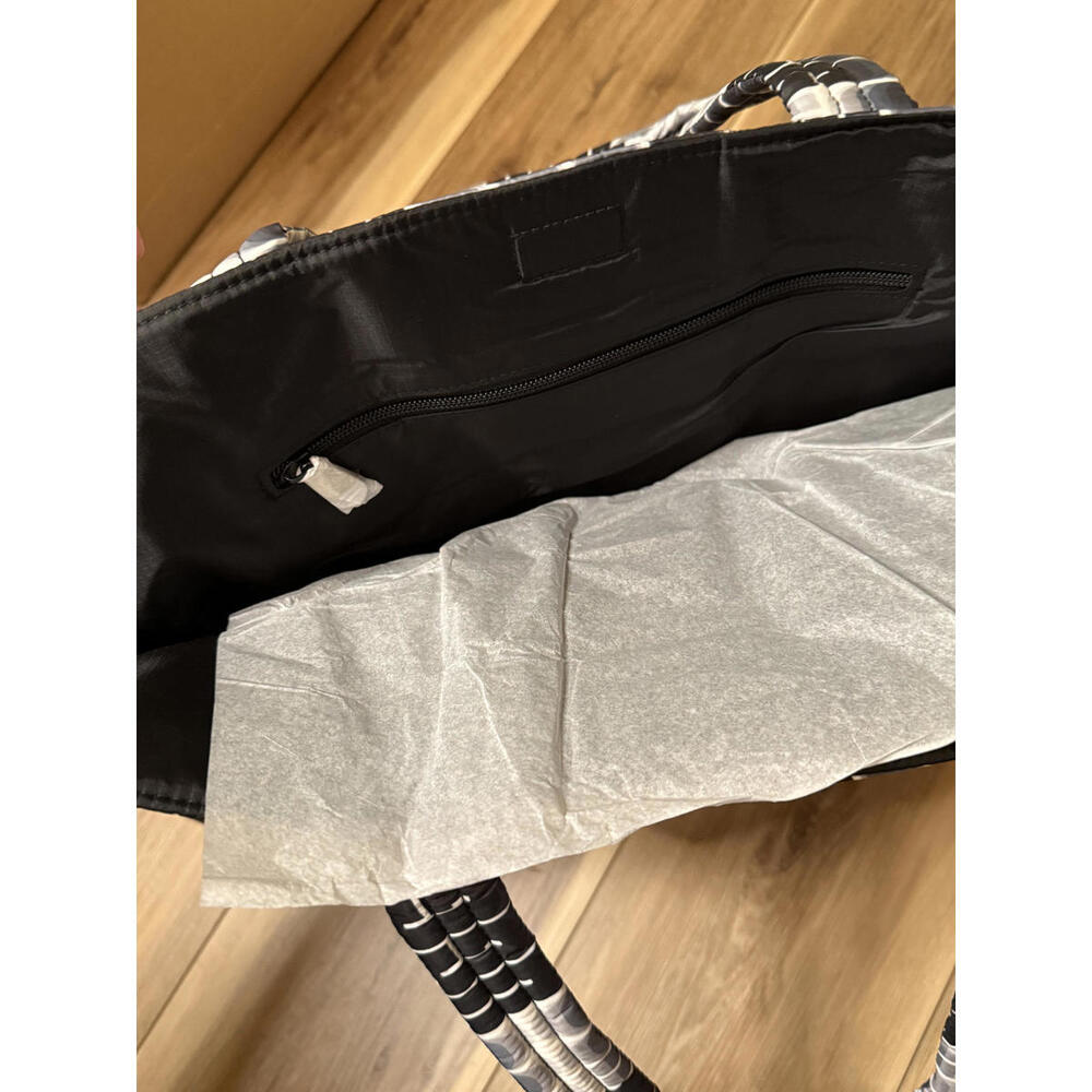 NWT! UGG Ellory Puff Tote Bag in Wavelength Black - Picture 5 of 6